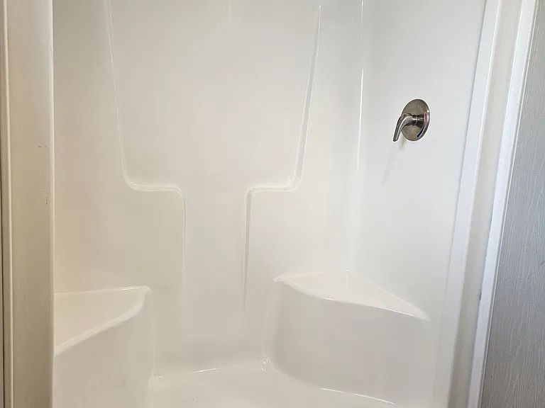 Large shower with seats