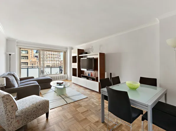 300 East 40th Street 18W image 3 of 14