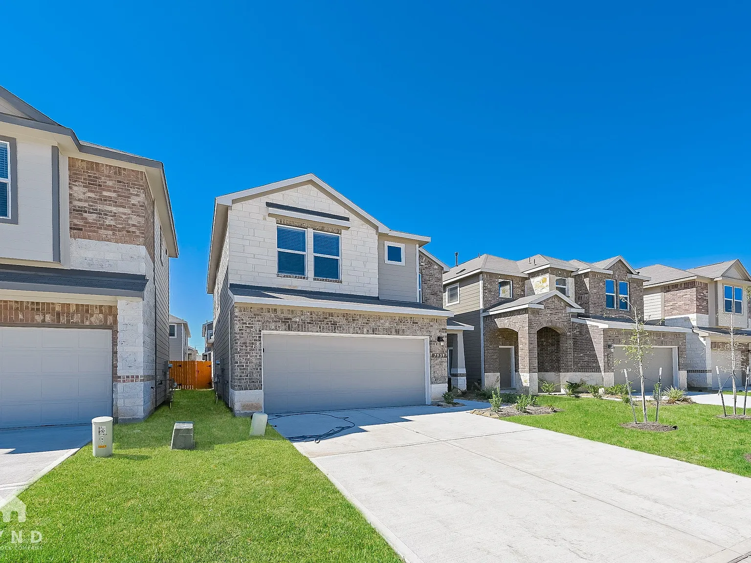 4 bed, 3.5 bath, 1900 sqft, $2,427 — Photo 4