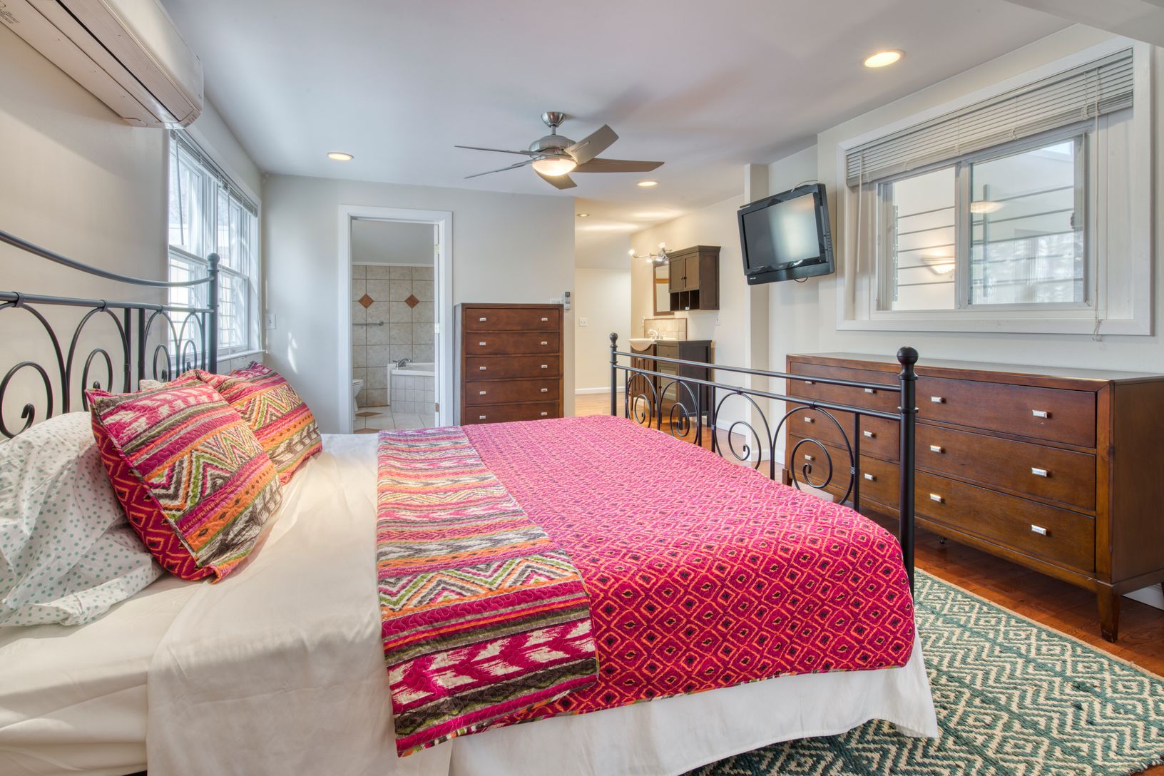 Primary Ensuite-Upper Level