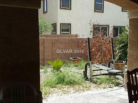 5th image of 205 Summit Creek Ave
