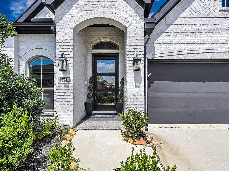 2711 Sylvan Birch Trl — Photo 4