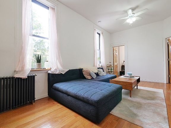 2nd image of 286A 16th St #3