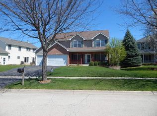 199 Midway Ct, Crystal Lake, IL 60012