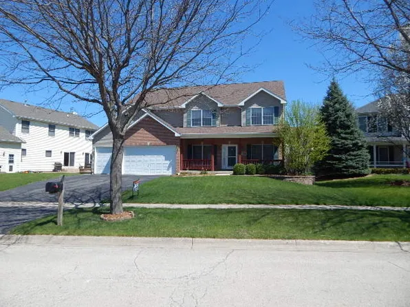 199 Midway Ct, Crystal Lake, IL 60012