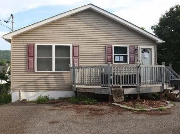 237 W Early Ave, Coaldale, PA 18218
