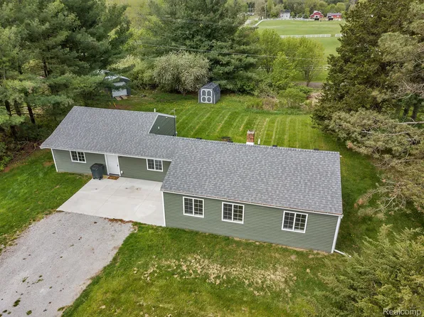 1746 Hadley Rd, Lapeer, MI 48446
