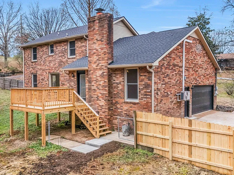 115 Pascal Dr — Photo 26