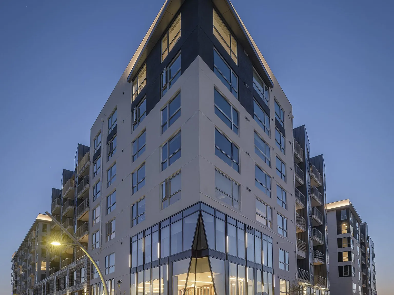 Portico Waterfront — Photo 2