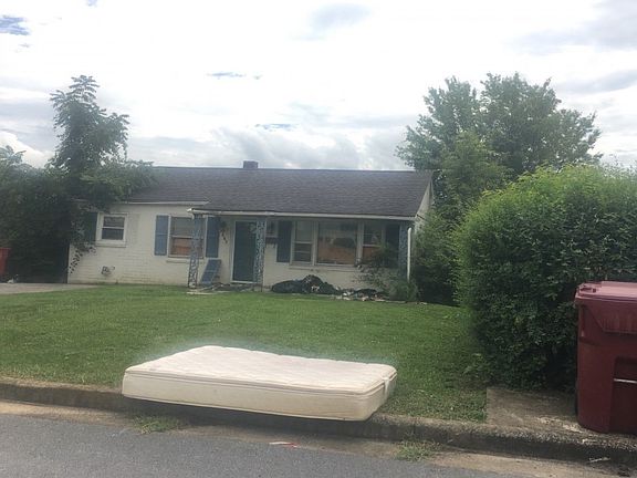 2nd image of 907 Johnson Ave