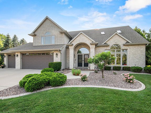 3rd image of 2920 Circle Oaks Ln