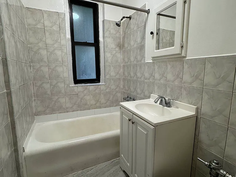 377 Montgomery St #3 — Photo 4