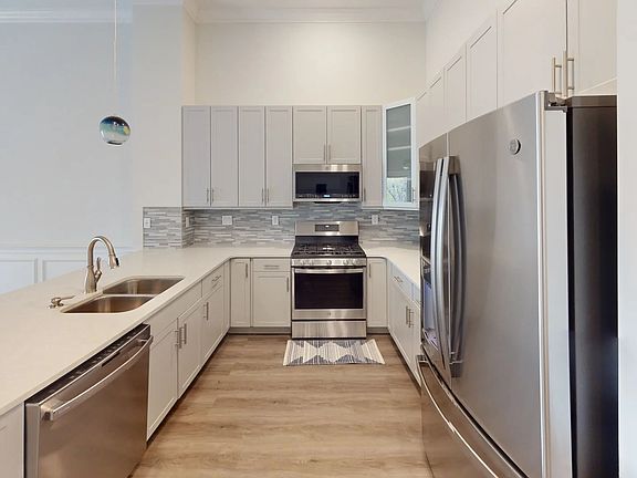 2nd image of 320 Middlesex Ave