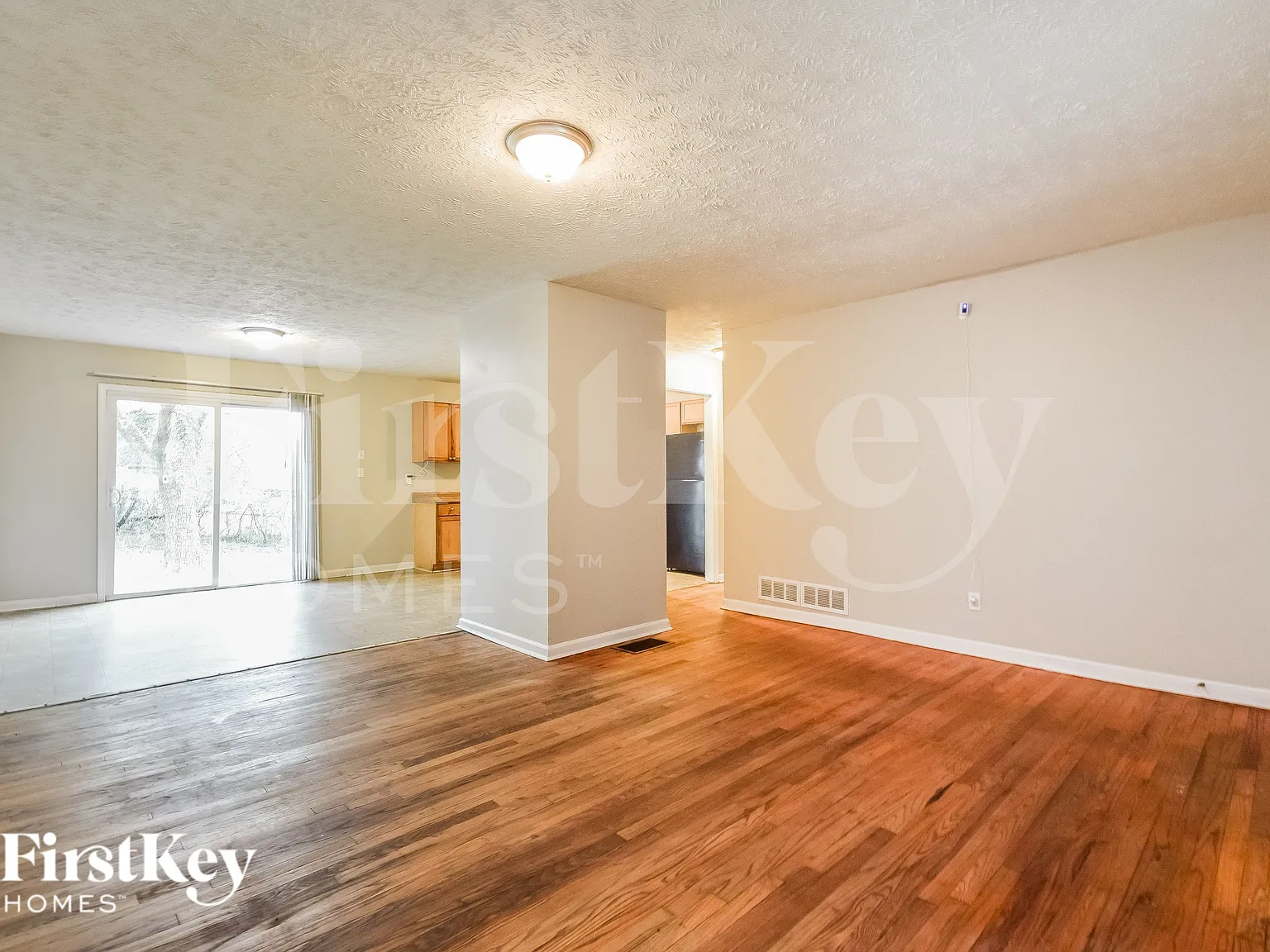 3 bed, 2.0 bath, 1885 sqft, $2,005 — Photo 4