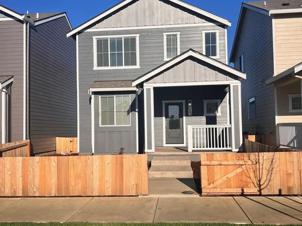 1367 Parkside Ave, Woodburn, OR 97071