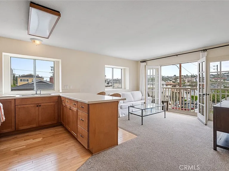 358 28th St #B — Photo 3