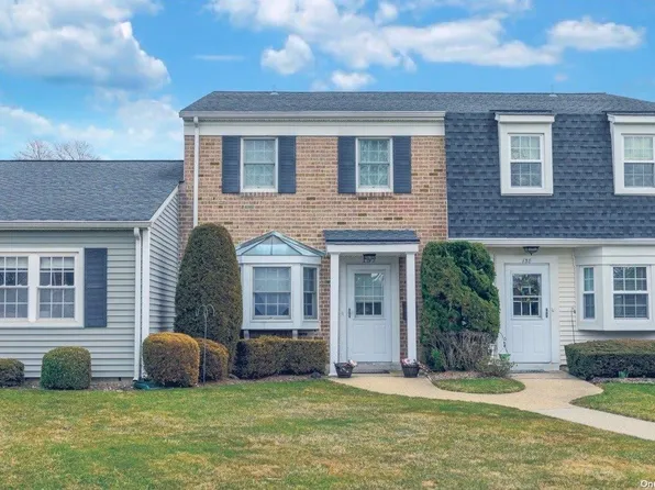 137 Harbor Road S #137, Amityville, NY 11701