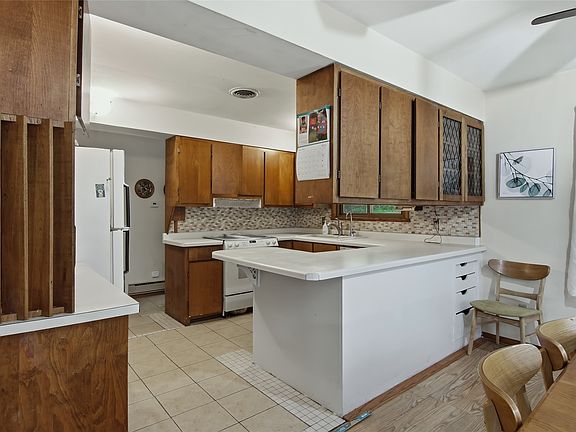 5th image of 2316 5th Street E