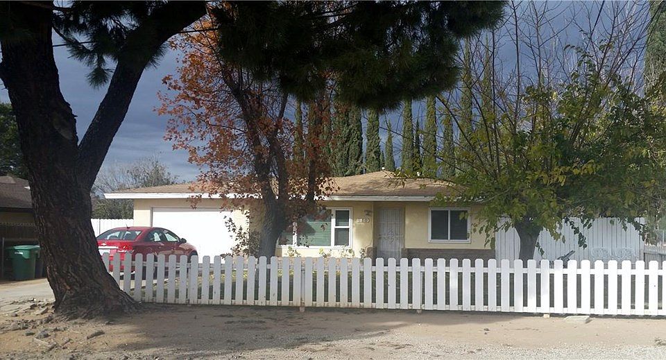 1st image of 830 W Avenue L
