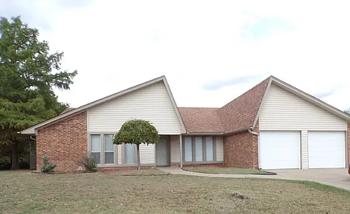 2408 NW Redwood Ln Photo 1