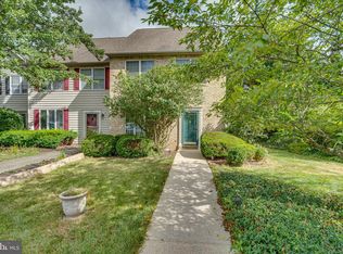 215 Morningside Dr, Falling Waters, WV 25419