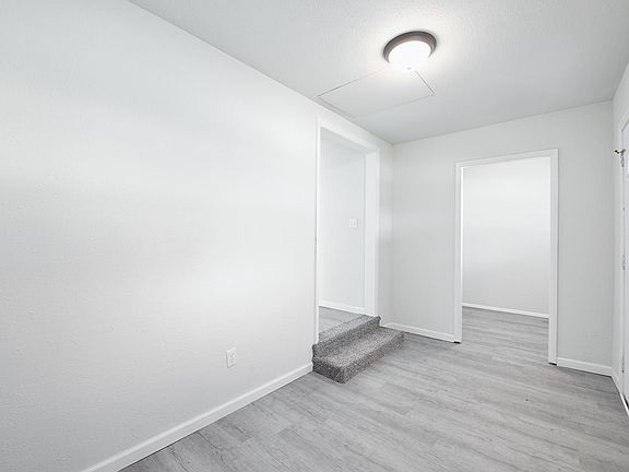 4th image of 824 N Stewart Ave