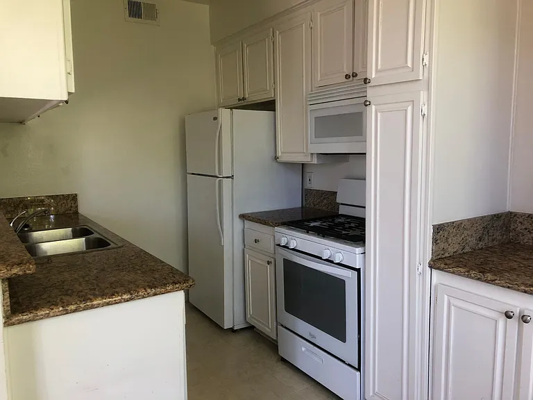 11925 Riverside Dr #11 — Photo 4