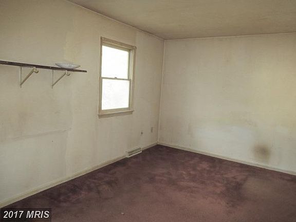 3rd image of 22425 Greenview Ct