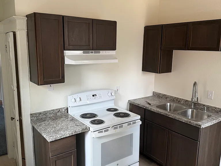 2642 N High St — Photo 7