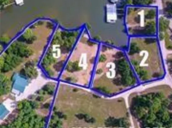 4 Sparkling Water Cir, Sunrise Beach, MO 65079