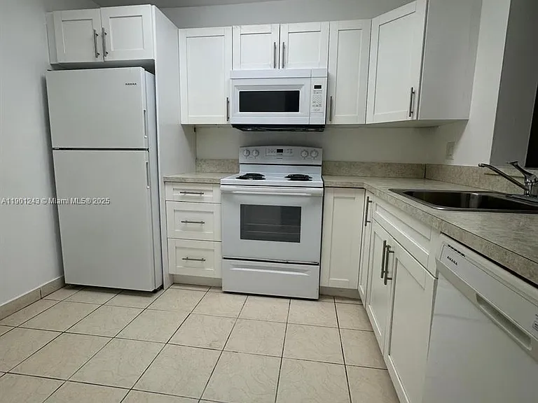 18101 NW 68th Ave #E210 — Photo 4