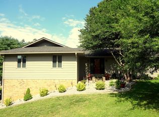 26 Samara Dr, Hendersonville, NC 28739