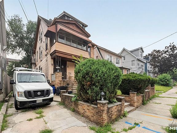 2nd image of 288 Pomona Ave