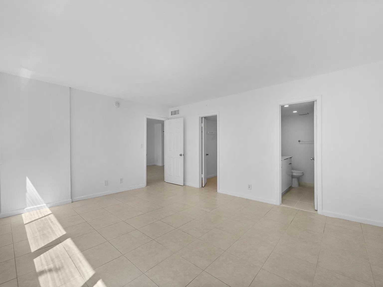 4222 Inverrary Blvd — Photo 4