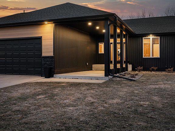 4th image of 1602 26th St SW