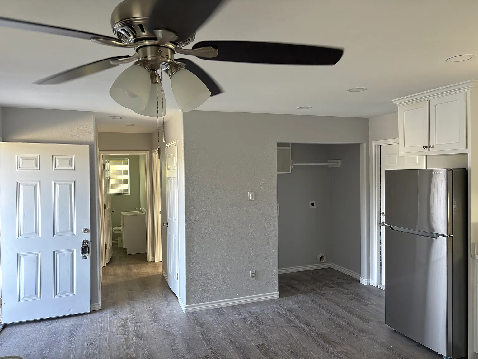 2 bed, 1.5 bath, 800 sqft, $1,200 — Photo 3