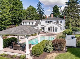 13 Carriage Rd, Amherst, NH 03031