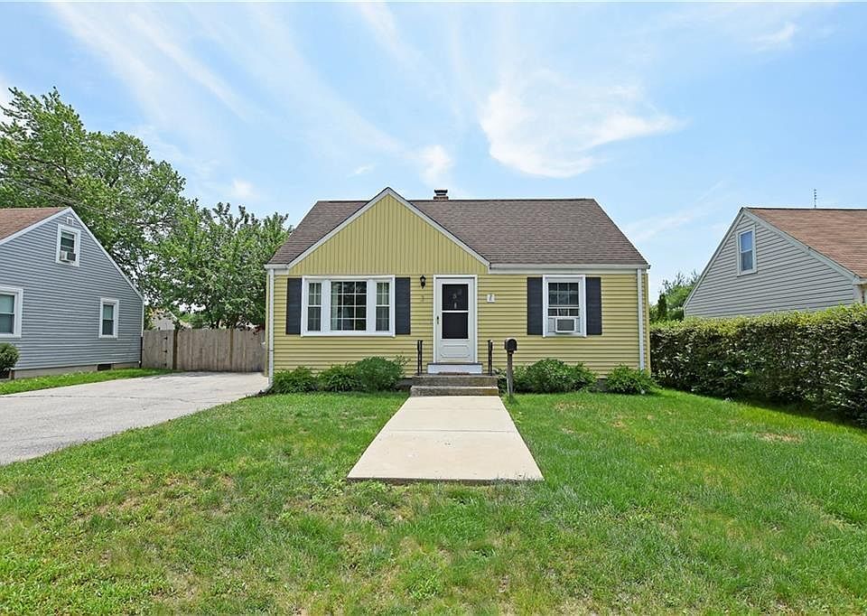 1st image of 3 Rosemere Dr