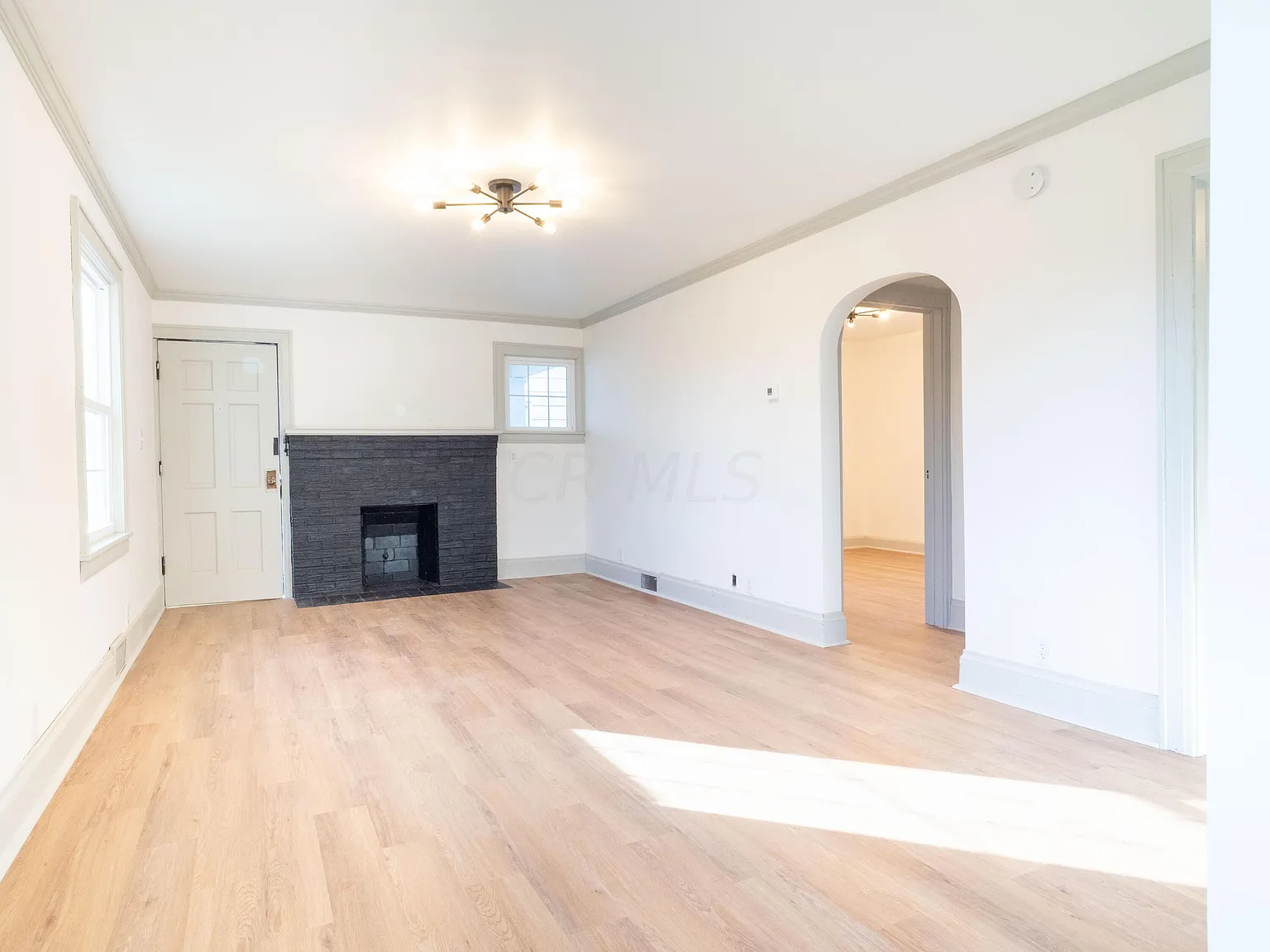 300/302 Everett Ave photo 1