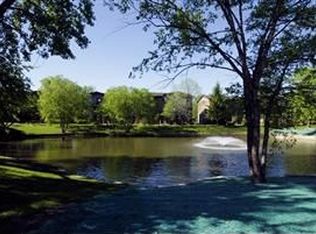 2508 Waterbury Dr APT 605, Woodridge, IL 60517