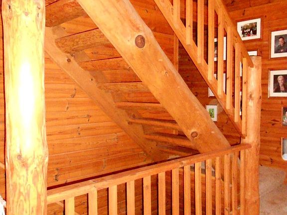 CUSTOM LOG OPEN STAIRCASE