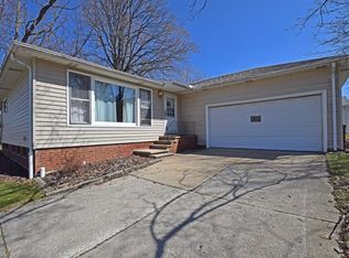 4967 N Sedgewick Rd, Lyndhurst, OH 44124