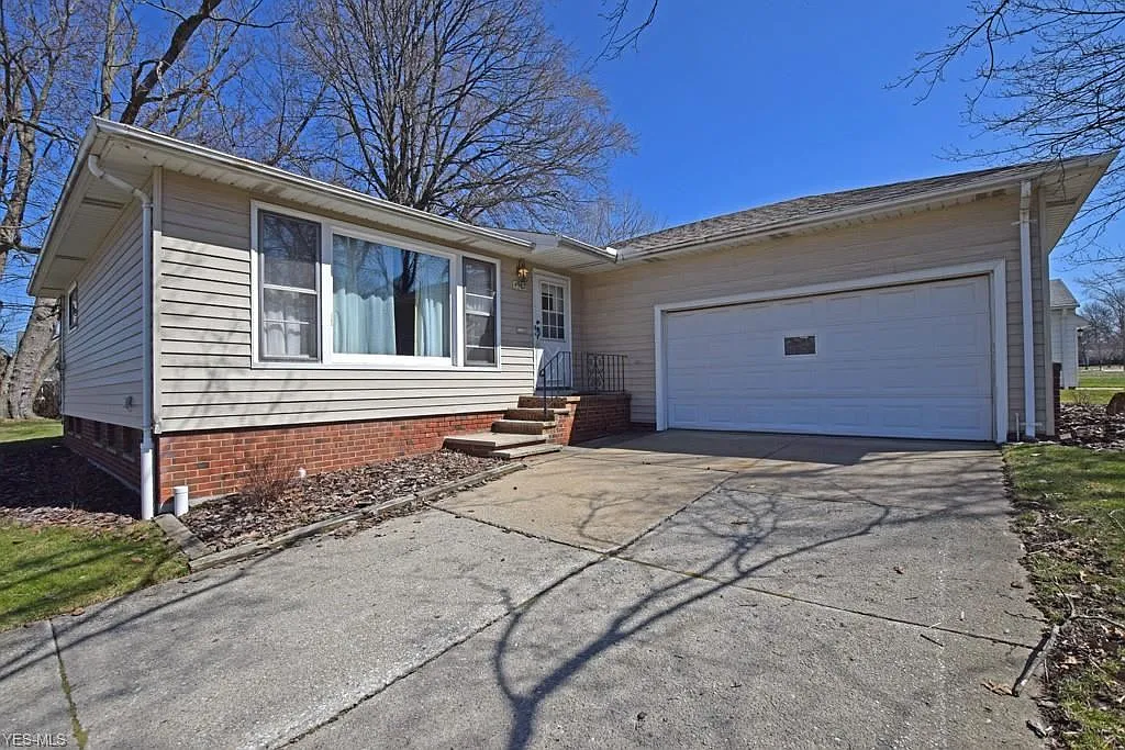 4967 N Sedgewick Rd photo 1