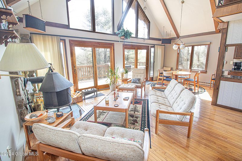 3rd image of 462 Ullas Way