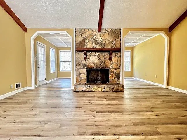 4 bed, 3.0 bath, 1954 sqft, $2,395 — Photo 4