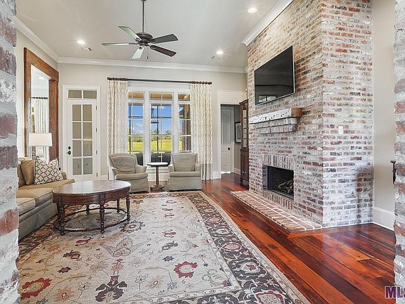 4th image of 2681 S Turnberry Ave