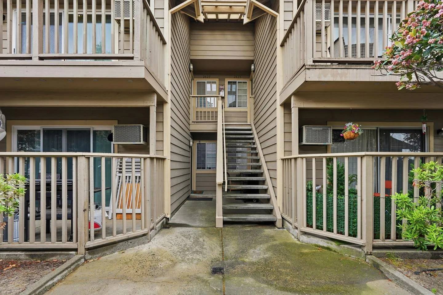 2427 Jubilee Ln photo 1