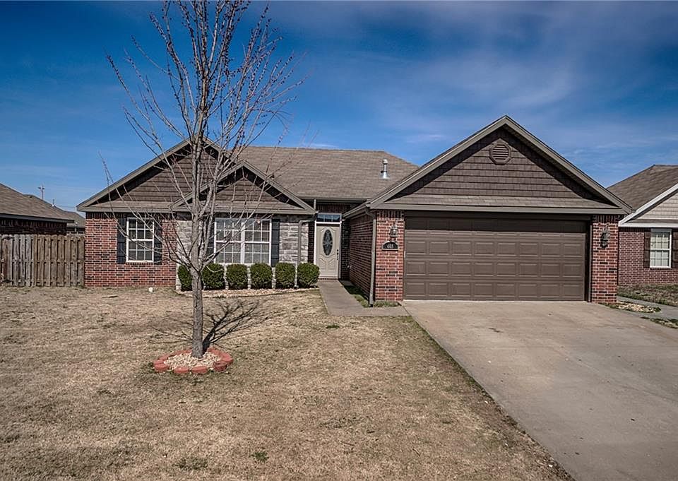 1st image of 409 E Sweetwater Dr