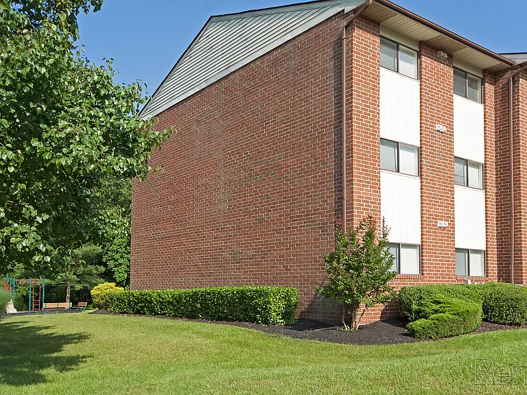 Autumn Woods Apartments