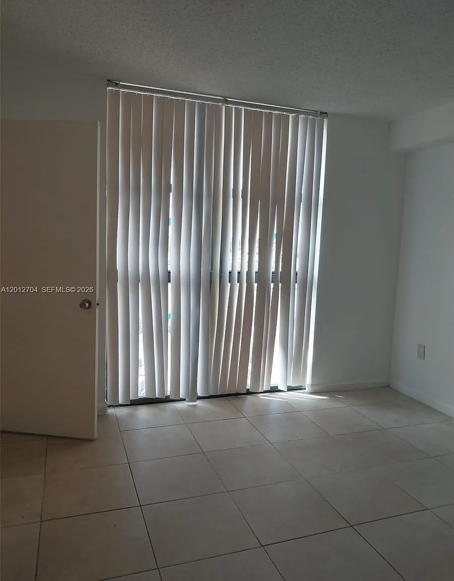 International Park Condo — Photo 2